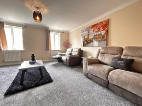 Luxurious Stay, Spacious & Chic